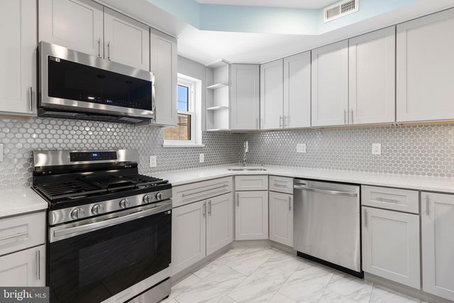 1015 BONAPARTE AVE, Baltimore, MD 21218