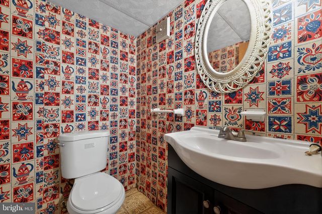 422 RIVELY AVE, Collingdale, PA 19023