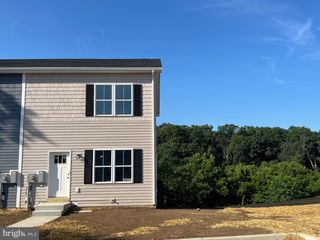 122 MARINERIS CIR, Martinsburg, WV 25405