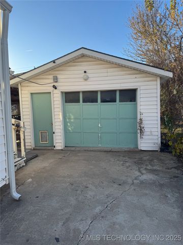 220 S 67th East Avenue, Tulsa, OK 74112