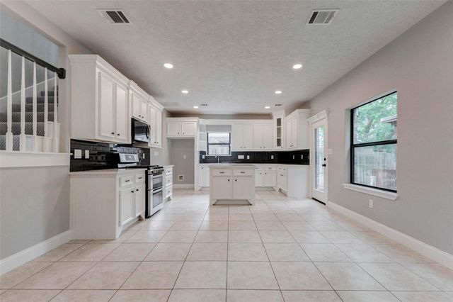 13731 Fountainview Drive, Montgomery, TX 77356