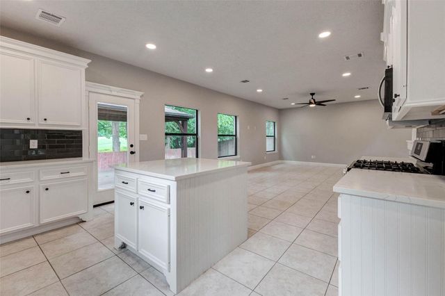 13731 Fountainview Drive, Montgomery, TX 77356