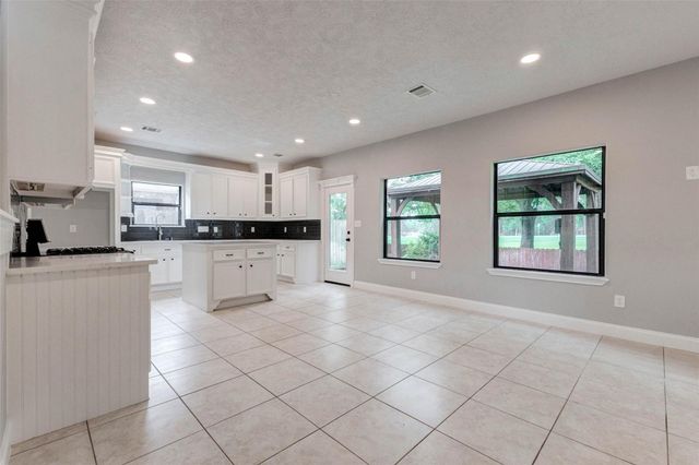 13731 Fountainview Drive, Montgomery, TX 77356