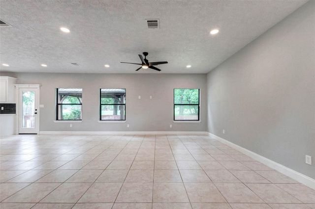 13731 Fountainview Drive, Montgomery, TX 77356