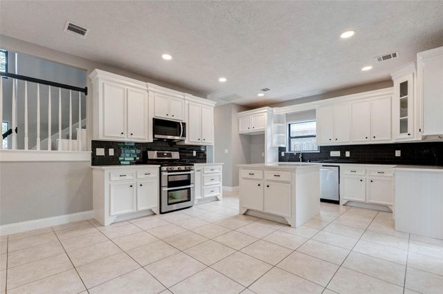 13731 Fountainview Drive, Montgomery, TX 77356