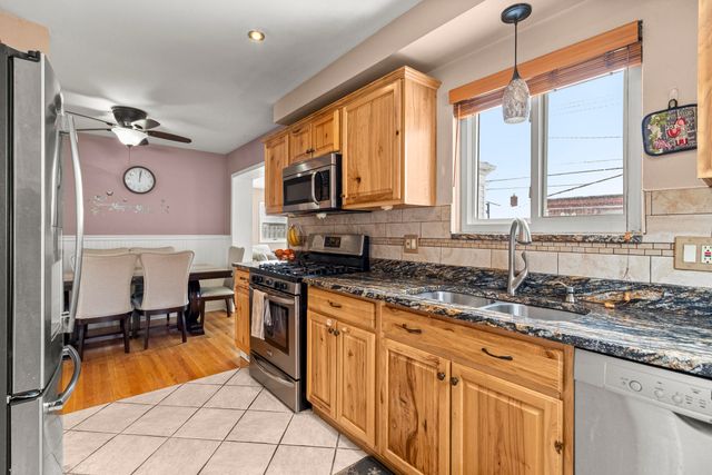 5845 Plainfield Street, Dearborn Heights City, MI 48127