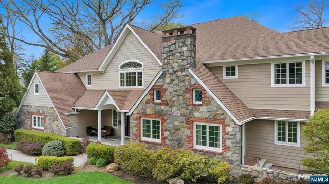 381 Pinewood Drive, Wyckoff, NJ 07481