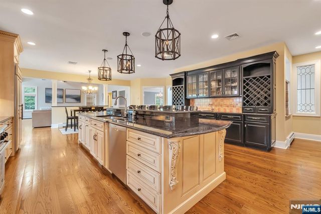 381 Pinewood Drive, Wyckoff, NJ 07481