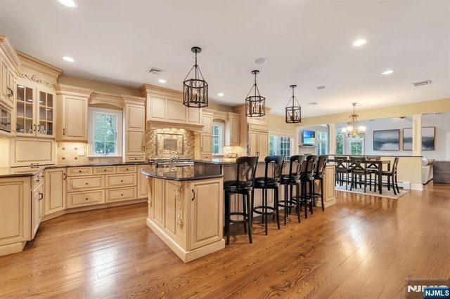 381 Pinewood Drive, Wyckoff, NJ 07481