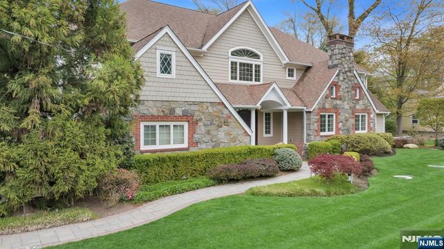 381 Pinewood Drive, Wyckoff, NJ 07481