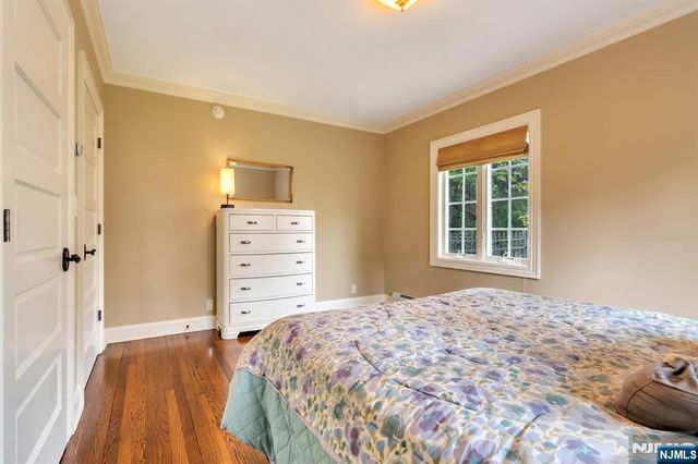 381 Pinewood Drive, Wyckoff, NJ 07481