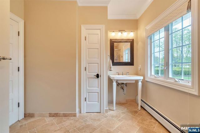 381 Pinewood Drive, Wyckoff, NJ 07481