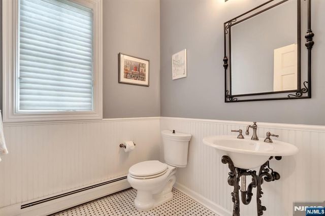 381 Pinewood Drive, Wyckoff, NJ 07481