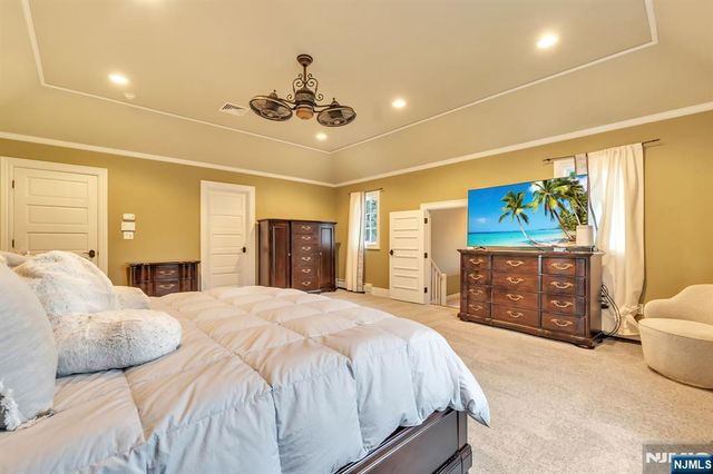 381 Pinewood Drive, Wyckoff, NJ 07481