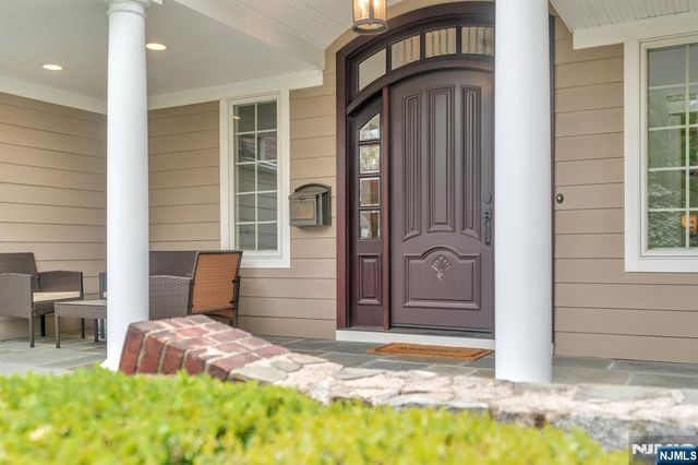 381 Pinewood Drive, Wyckoff, NJ 07481