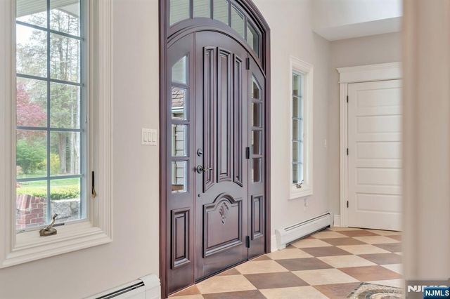 381 Pinewood Drive, Wyckoff, NJ 07481