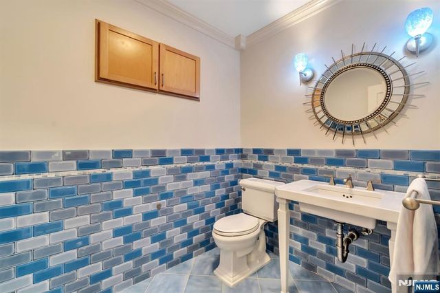 381 Pinewood Drive, Wyckoff, NJ 07481