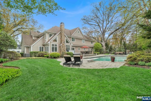 381 Pinewood Drive, Wyckoff, NJ 07481