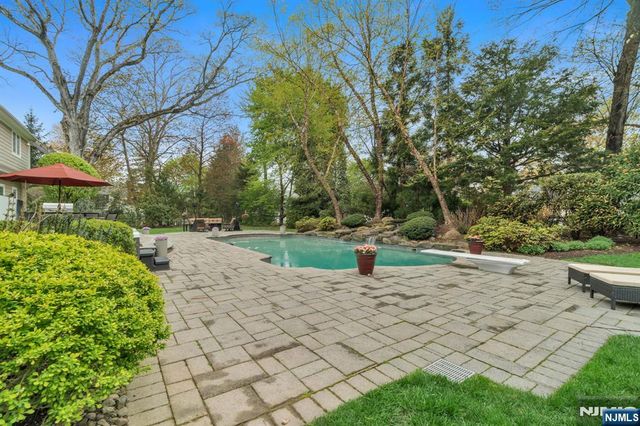 381 Pinewood Drive, Wyckoff, NJ 07481