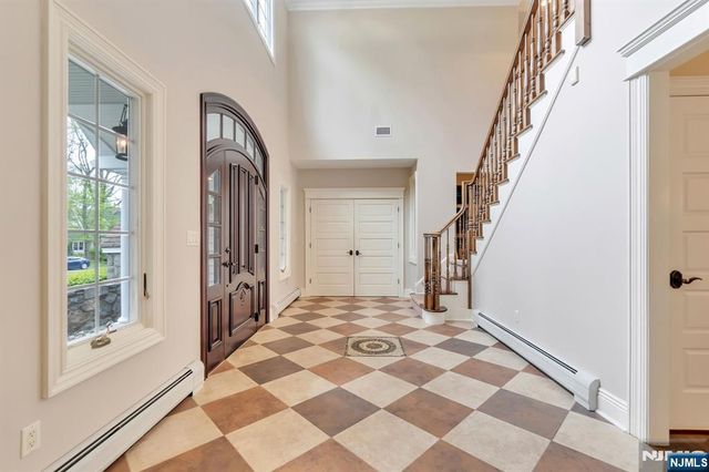 381 Pinewood Drive, Wyckoff, NJ 07481