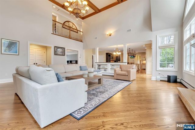 381 Pinewood Drive, Wyckoff, NJ 07481