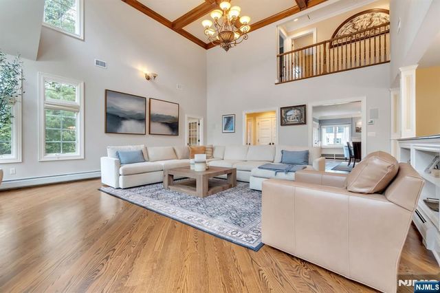 381 Pinewood Drive, Wyckoff, NJ 07481