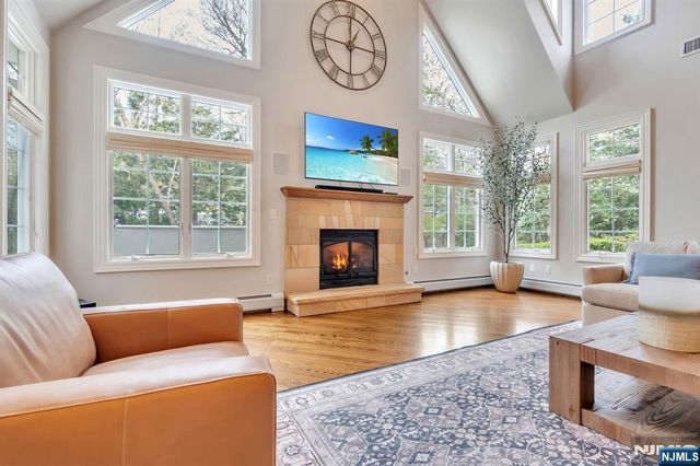 381 Pinewood Drive, Wyckoff, NJ 07481