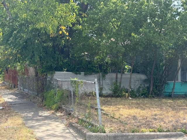 700 S Winnetka Avenue, Dallas, TX 75208