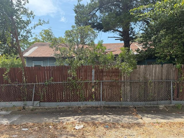 700 S Winnetka Avenue, Dallas, TX 75208