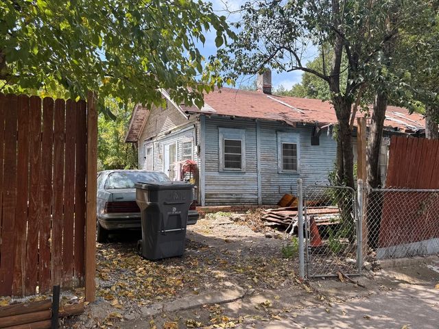700 S Winnetka Avenue, Dallas, TX 75208