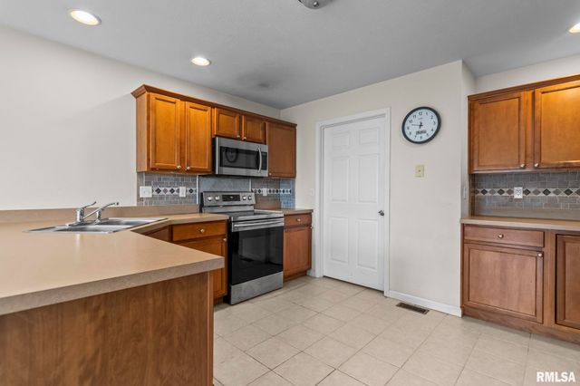 2704 JOHNATHAN Place, Springfield, IL 62711