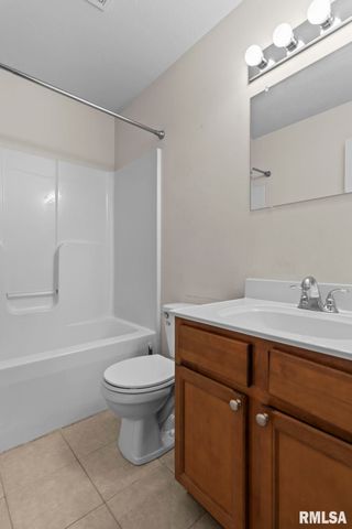 2704 JOHNATHAN Place, Springfield, IL 62711