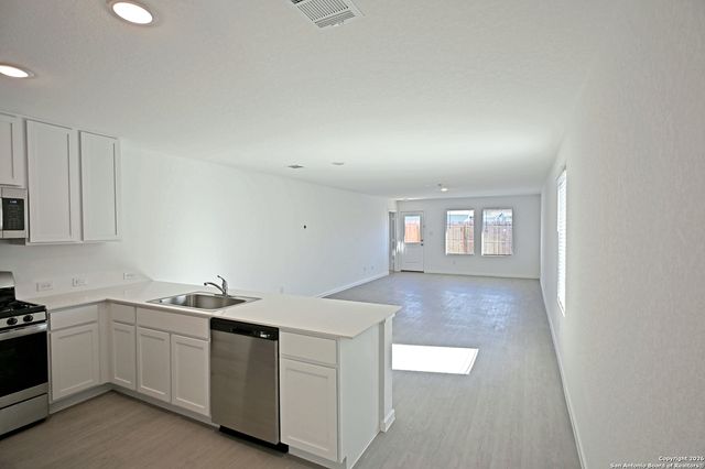 14836 Onyx, Elmendorf, TX 78112