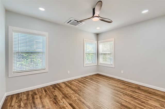 2939 Higgins ST, Austin, TX 78722