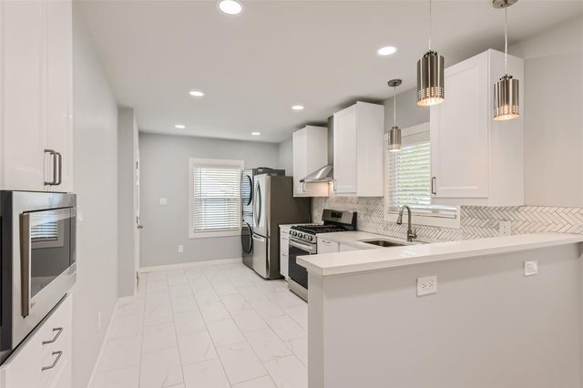 2939 Higgins ST, Austin, TX 78722