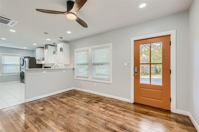 2939 Higgins ST, Austin, TX 78722