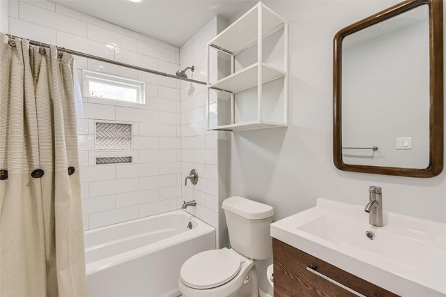 2939 Higgins ST, Austin, TX 78722