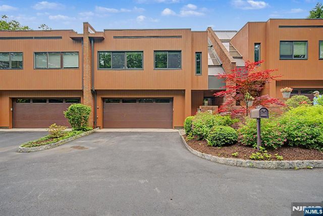 3 Daniel Drive, Englewood, NJ 07631