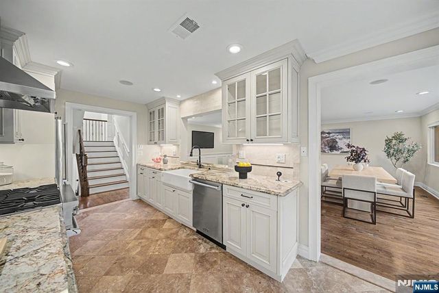 3 Daniel Drive, Englewood, NJ 07631