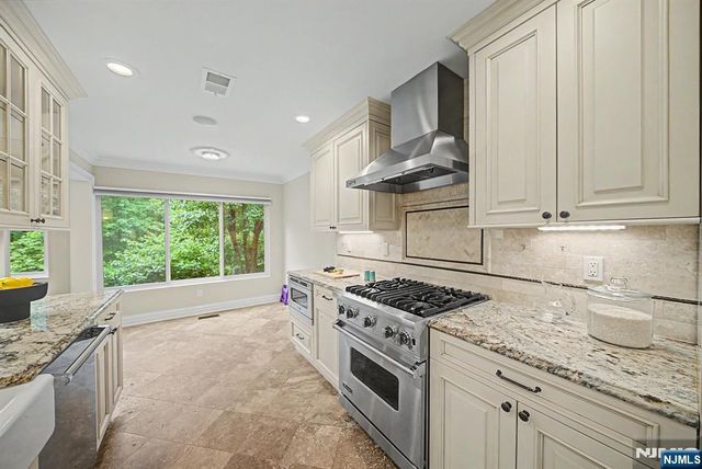 3 Daniel Drive, Englewood, NJ 07631