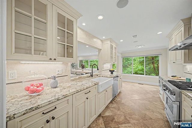 3 Daniel Drive, Englewood, NJ 07631