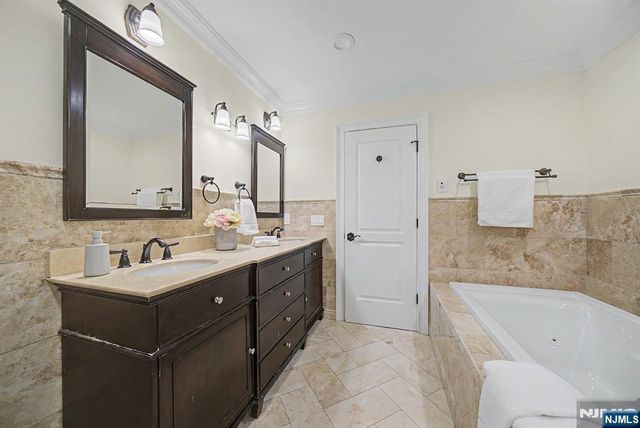 3 Daniel Drive, Englewood, NJ 07631