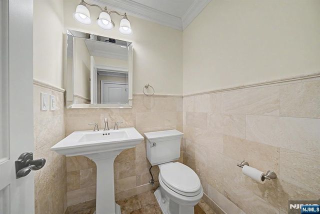 3 Daniel Drive, Englewood, NJ 07631