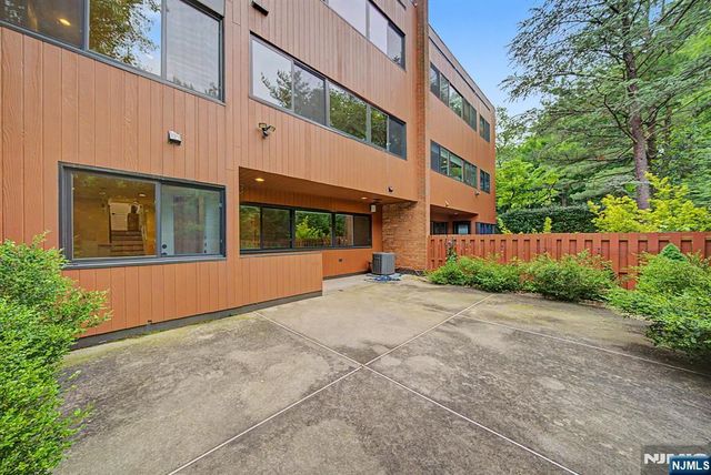 3 Daniel Drive, Englewood, NJ 07631