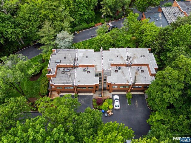 3 Daniel Drive, Englewood, NJ 07631
