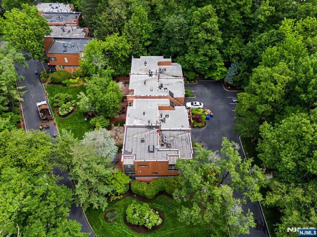 3 Daniel Drive, Englewood, NJ 07631