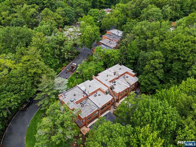 3 Daniel Drive, Englewood, NJ 07631