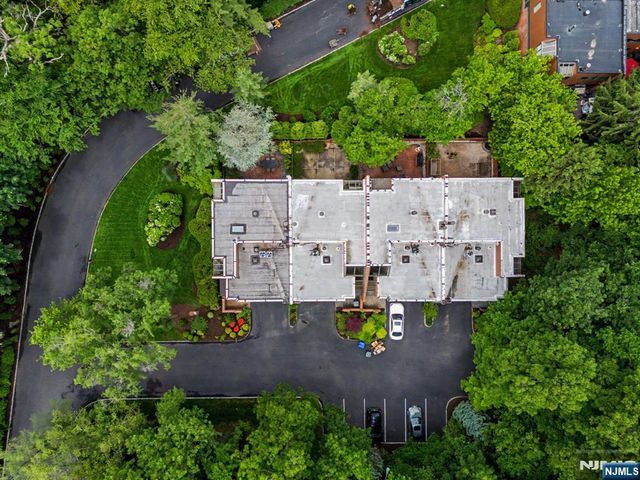3 Daniel Drive, Englewood, NJ 07631