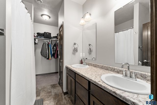 3626 E Siasconset Pl, Sioux Falls, SD 57108