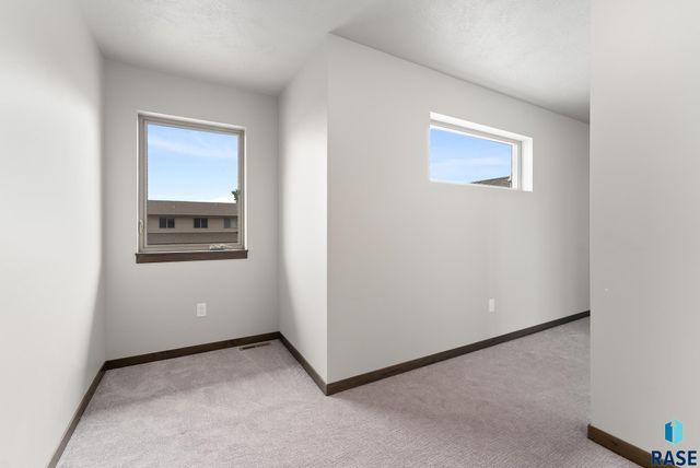 3626 E Siasconset Pl, Sioux Falls, SD 57108